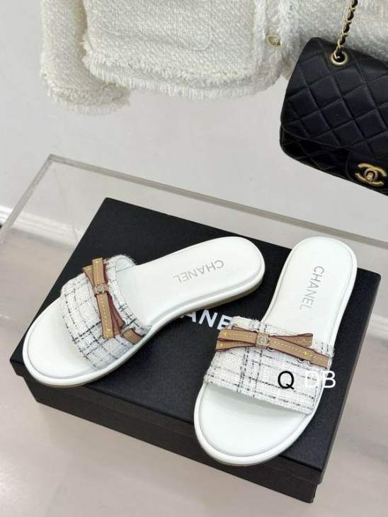 Picture of Chanel Slippers _SKUChanelsz35-40DB04283226
